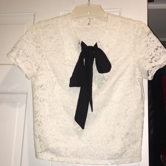 White crop lace top with black tie in the front - Picture 2 of 4